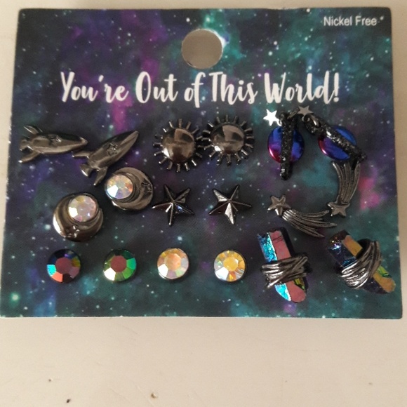 Hot Topic Jewelry - Pack of 9 small earrings.